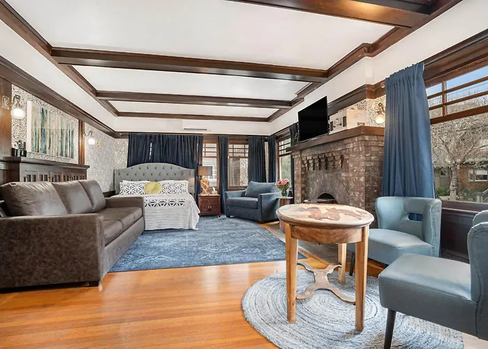 Oak Suite